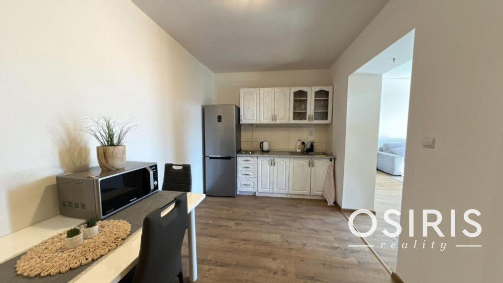 2i byt na dlhodobý prenájom s parkovacím miestom, balkónom a výhľadom na Nízke Tatry.