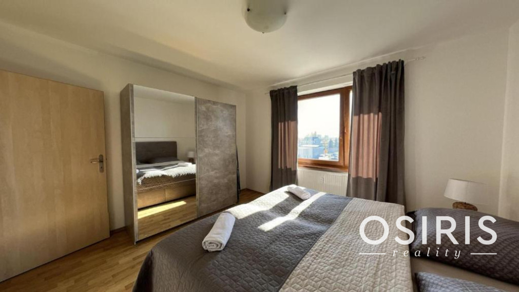 2i byt na dlhodobý prenájom s parkovacím miestom, balkónom a výhľadom na Nízke Tatry.