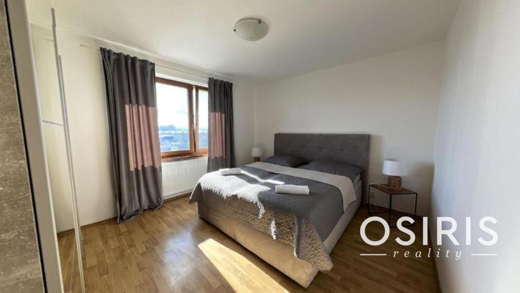 2i byt na dlhodobý prenájom s parkovacím miestom, balkónom a výhľadom na Nízke Tatry.