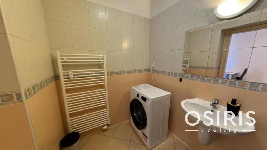 2i byt na dlhodobý prenájom s parkovacím miestom, balkónom a výhľadom na Nízke Tatry.