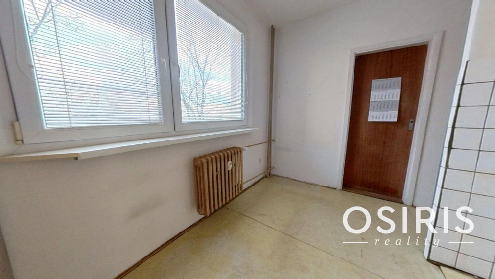 4 izbový byt s loggiou, po čiastočnej rekonštrukcii, Homolova ul.