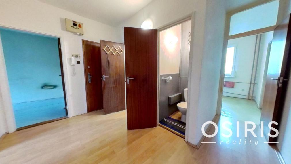 4 izbový byt s loggiou, po čiastočnej rekonštrukcii, Homolova ul.