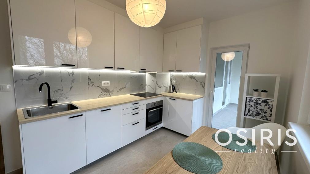 Kompletne zrekonštruovaný 3i byt s veľkou loggiou a pivnicou, Vilová ulica, Bratislava - Petržalka