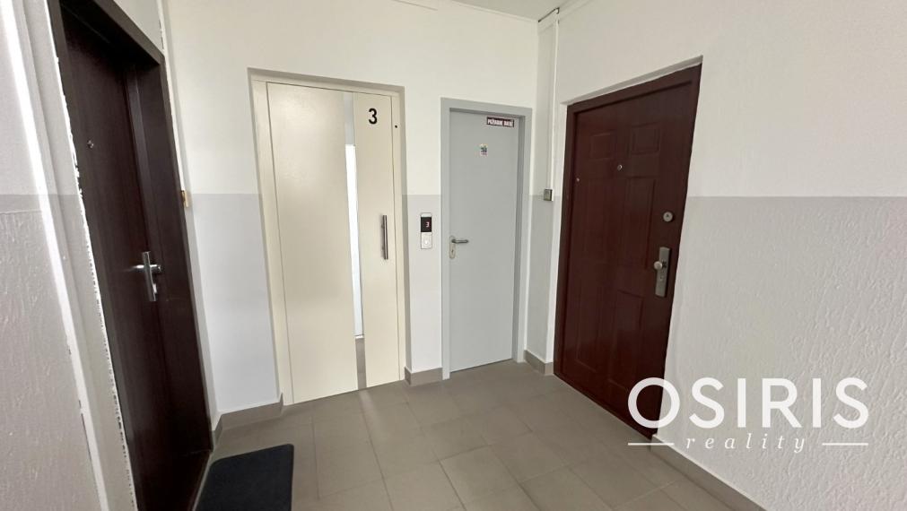 Kompletne zrekonštruovaný 3i byt s veľkou loggiou a pivnicou, Vilová ulica, Bratislava - Petržalka