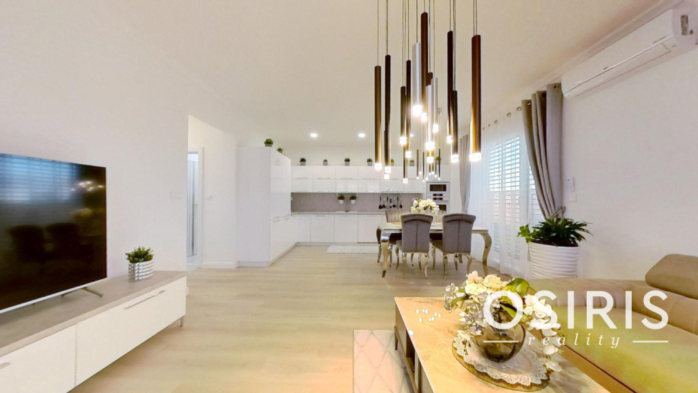 Klimatizovaný 4i rodinný dom, zariadený dizajnérom, altánok, 2x parkovanie na pozemku, novostavba 2023