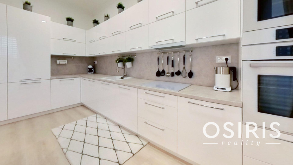 Klimatizovaný 4i rodinný dom, zariadený dizajnérom, altánok, 2x parkovanie na pozemku, novostavba 2023