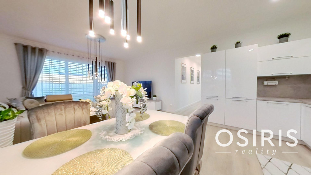 Klimatizovaný 4i rodinný dom, zariadený dizajnérom, altánok, 2x parkovanie na pozemku, novostavba 2023