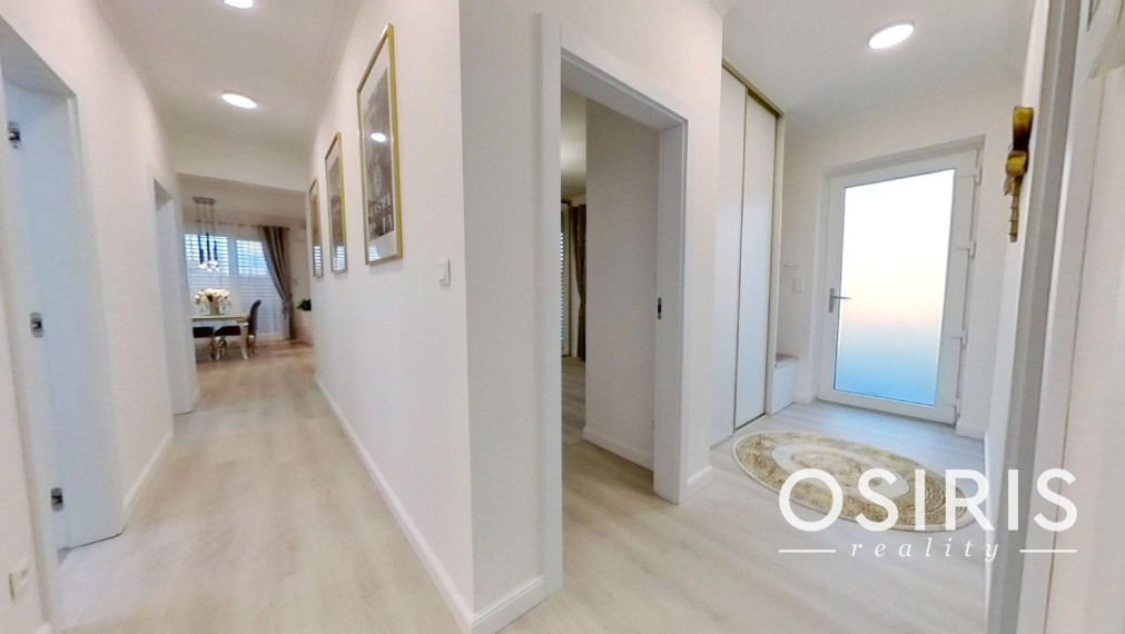 Klimatizovaný 4i rodinný dom, zariadený dizajnérom, altánok, 2x parkovanie na pozemku, novostavba 2023