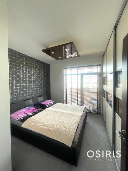 Výhodná ponuka! Kompletne zariadený 2 izb. byt s parkovacím miestom a pivničnou kobkou v cene