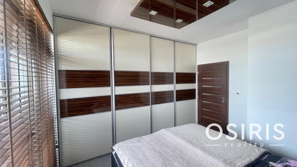 Výhodná ponuka! Kompletne zariadený 2 izb. byt s parkovacím miestom a pivničnou kobkou v cene