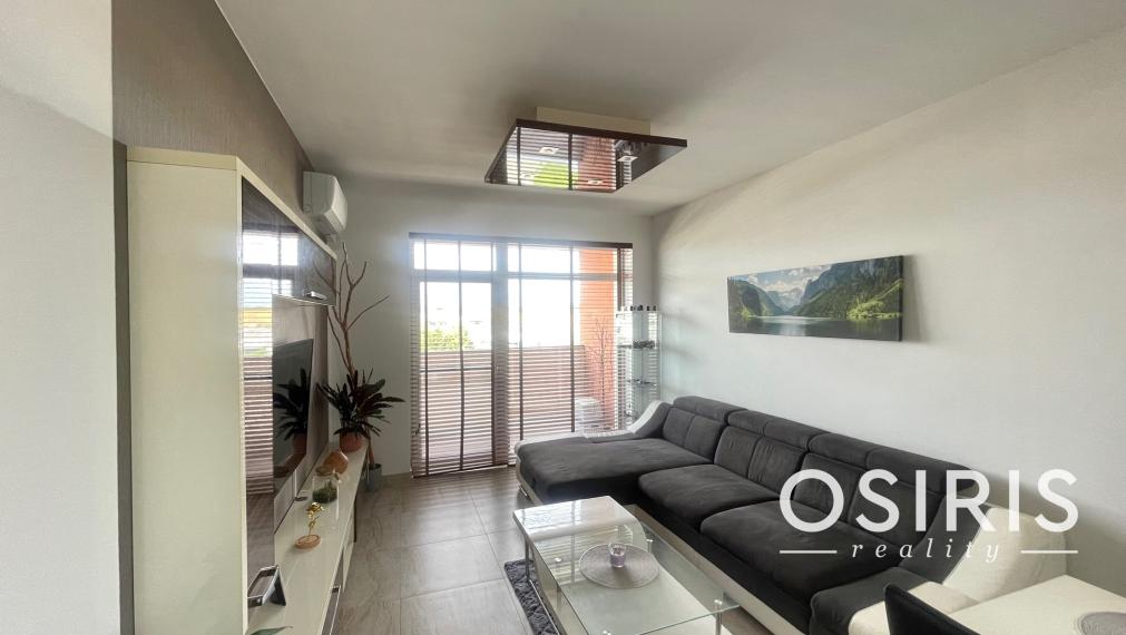 Výhodná ponuka! Kompletne zariadený 2 izb. byt s parkovacím miestom a pivničnou kobkou v cene