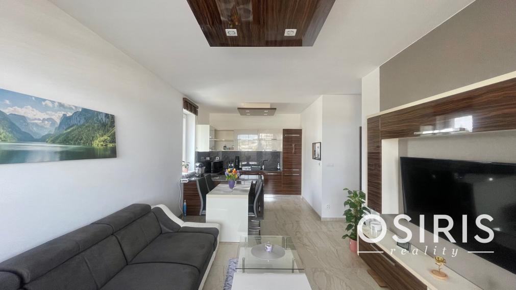 Výhodná ponuka! Kompletne zariadený 2 izb. byt s parkovacím miestom a pivničnou kobkou v cene