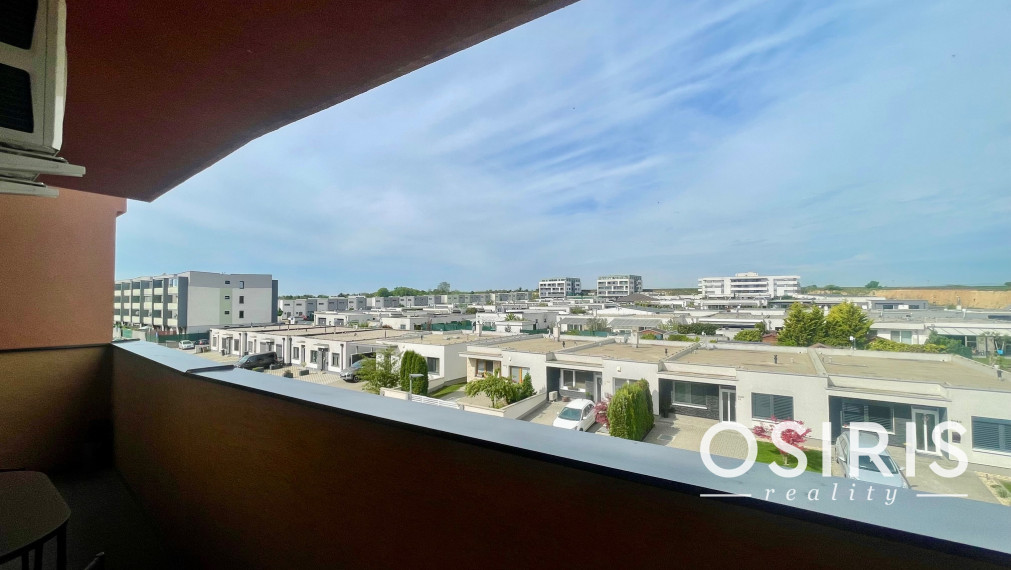 Výhodná ponuka! Kompletne zariadený 2 izb. byt s parkovacím miestom a pivničnou kobkou v cene