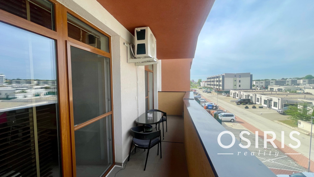 Výhodná ponuka! Kompletne zariadený 2 izb. byt s parkovacím miestom a pivničnou kobkou v cene