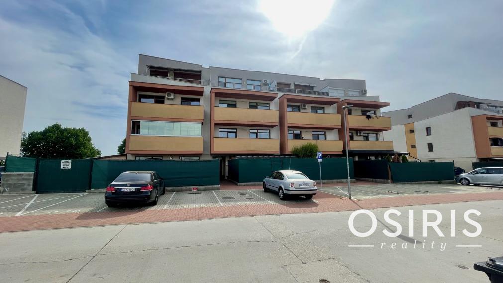 Výhodná ponuka! Kompletne zariadený 2 izb. byt s parkovacím miestom a pivničnou kobkou v cene