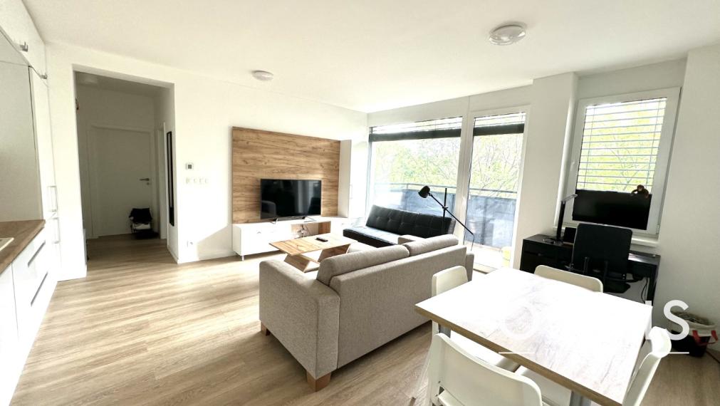 Novostavba: Priestranný 2i byt , balkón, parking, v blízkosti Tipos Arény