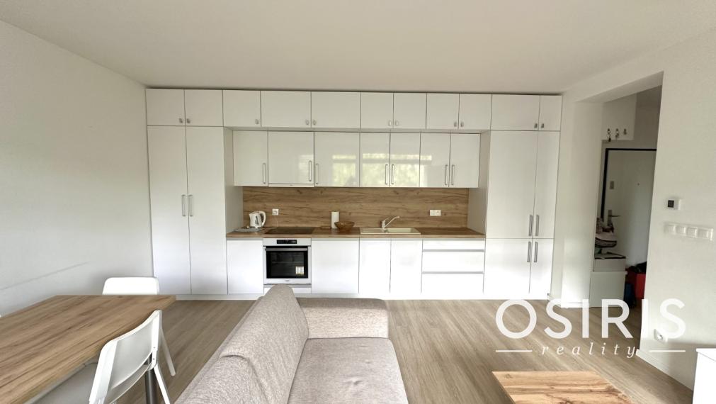 Novostavba: Priestranný 2i byt , balkón, parking, v blízkosti Tipos Arény