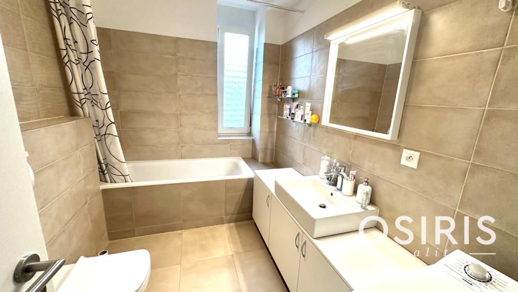 Novostavba: Priestranný 2i byt , balkón, parking, v blízkosti Tipos Arény