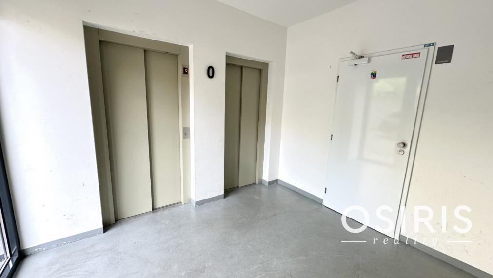 Novostavba: Priestranný 2i byt , balkón, parking, v blízkosti Tipos Arény