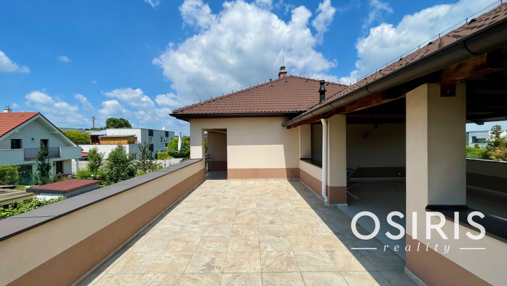 Rezervované. Veľkometrážny, slnečný byt s nadštandardne veľkou terasou - TOP PONUKA