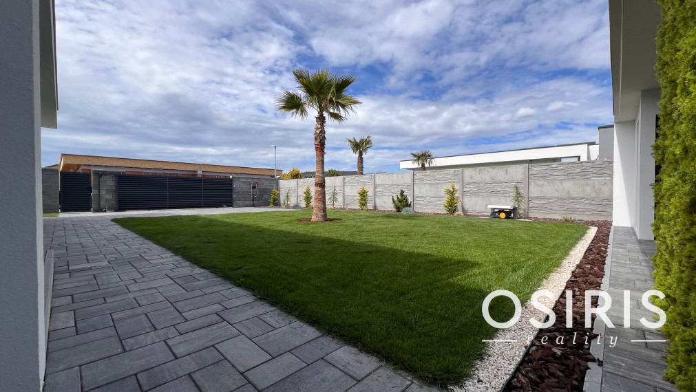 Klimatizovaný 4i rodinný dom, zariadený dizajnérom, altánok, 2x parkovanie na pozemku, novostavba 2023