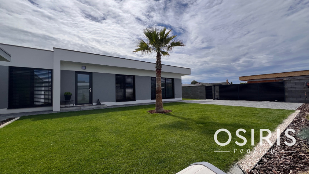 Klimatizovaný 4i rodinný dom, zariadený dizajnérom, altánok, 2x parkovanie na pozemku, novostavba 2023