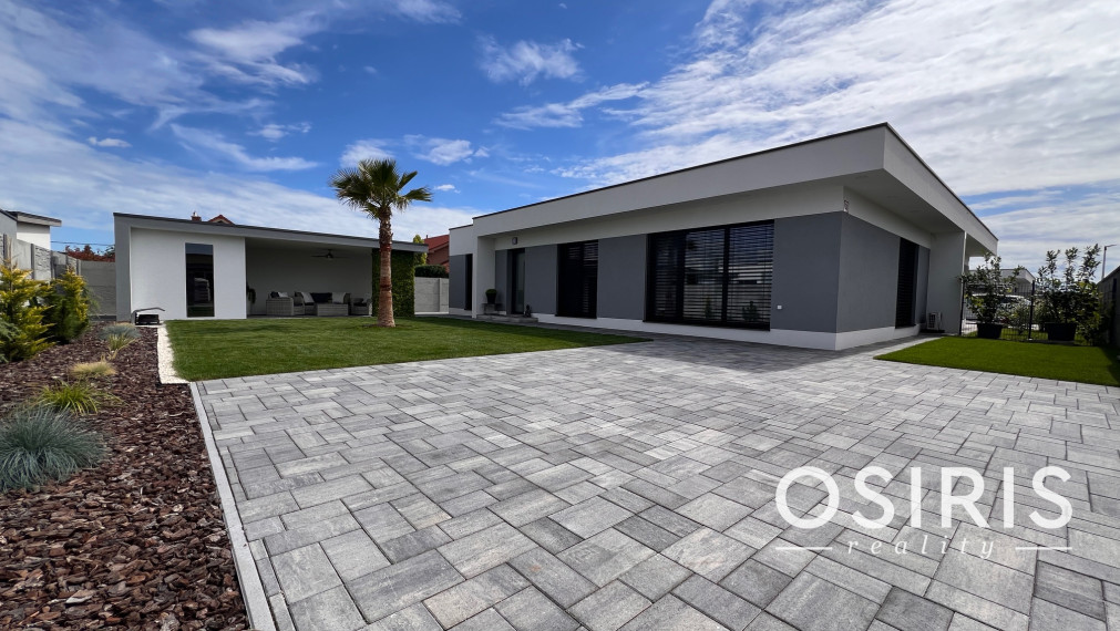 Klimatizovaný 4i rodinný dom, zariadený dizajnérom, altánok, 2x parkovanie na pozemku, novostavba 2023