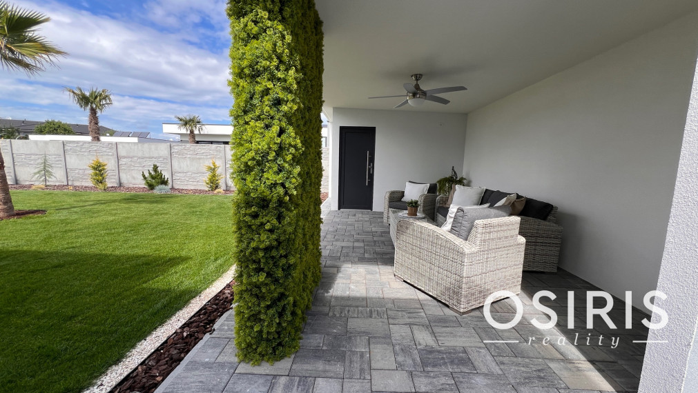 Klimatizovaný 4i rodinný dom, zariadený dizajnérom, altánok, 2x parkovanie na pozemku, novostavba 2023