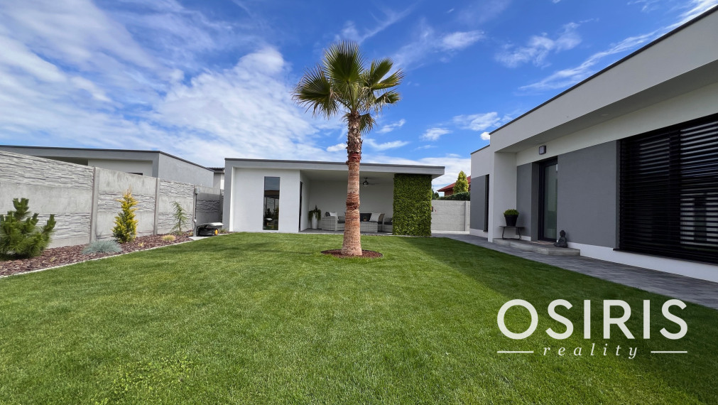 Klimatizovaný 4i rodinný dom, zariadený dizajnérom, altánok, 2x parkovanie na pozemku, novostavba 2023