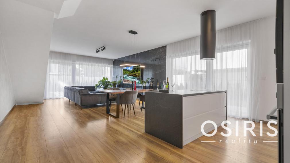 TOP PONUKA! Luxusný, kompletne zariadený 4 izbový dom