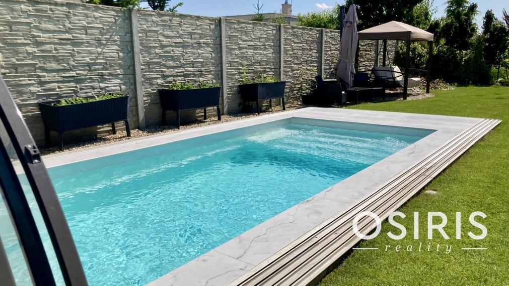 ODPORÚČAME! Skvelý, samostatný bungalov s bazénom a garážou