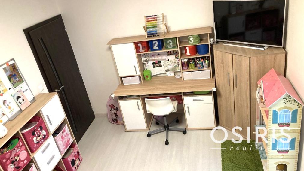 ODPORÚČAME! Skvelý, samostatný bungalov s bazénom a garážou