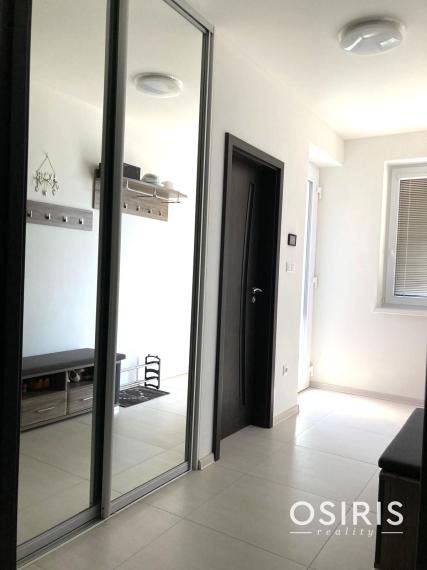 ODPORÚČAME! Skvelý, samostatný bungalov s bazénom a garážou