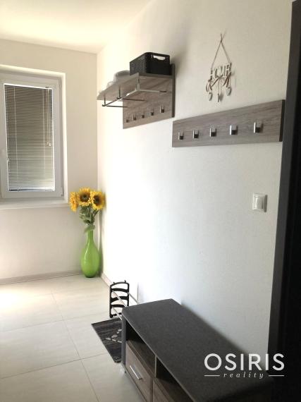 ODPORÚČAME! Skvelý, samostatný bungalov s bazénom a garážou