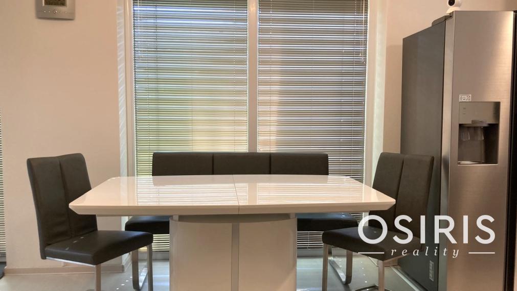 ODPORÚČAME! Skvelý, samostatný bungalov s bazénom a garážou