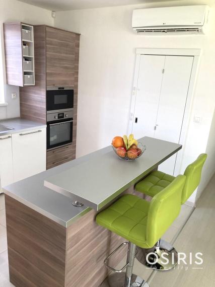 ODPORÚČAME! Skvelý, samostatný bungalov s bazénom a garážou