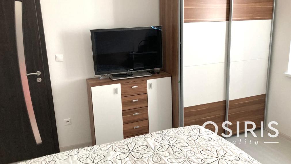 ODPORÚČAME! Skvelý, samostatný bungalov s bazénom a garážou