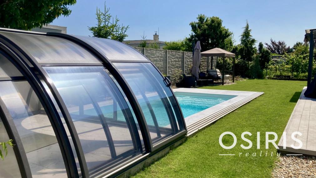 ODPORÚČAME! Skvelý, samostatný bungalov s bazénom a garážou