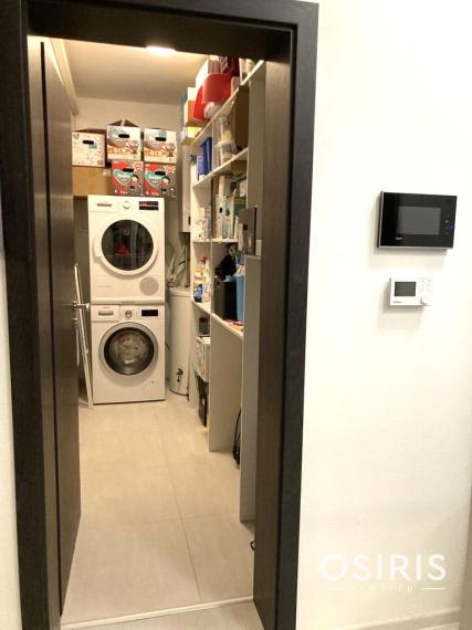 ODPORÚČAME! Skvelý, samostatný bungalov s bazénom a garážou