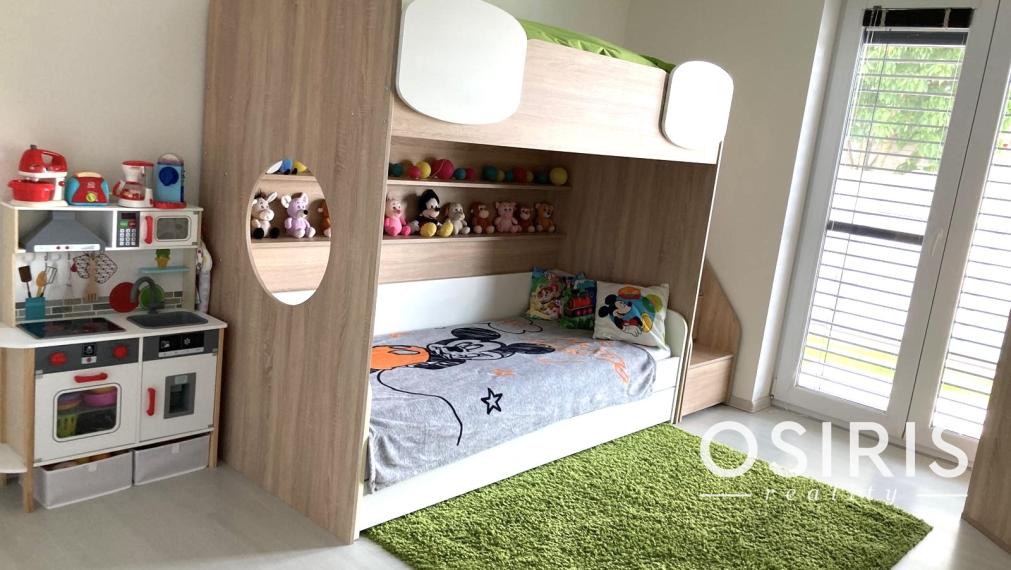 ODPORÚČAME! Skvelý, samostatný bungalov s bazénom a garážou