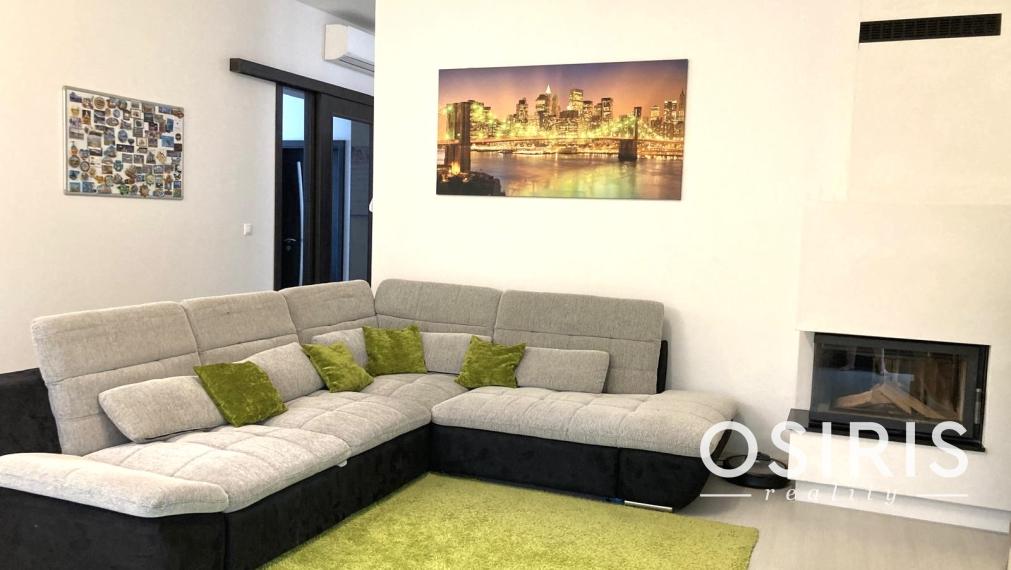 ODPORÚČAME! Skvelý, samostatný bungalov s bazénom a garážou