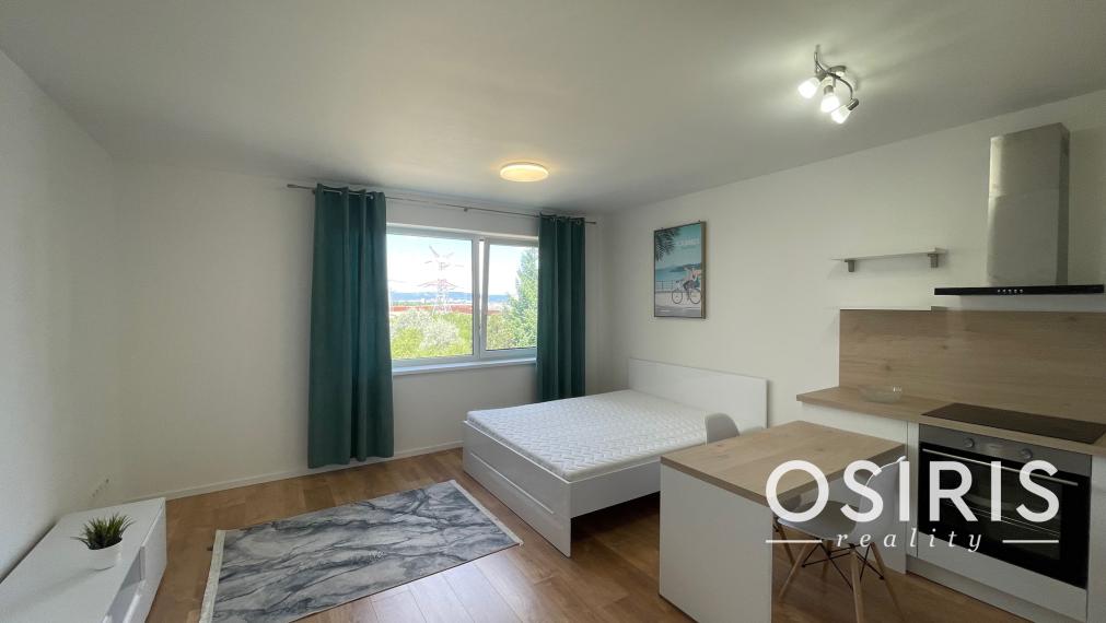 Pekný, zariadený 1 izbový byt s parkovacím miestom