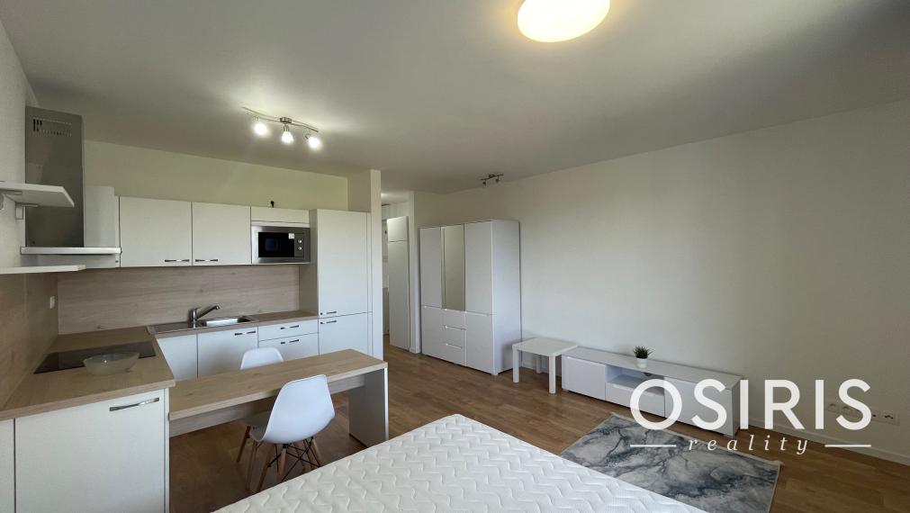 Pekný, zariadený 1 izbový byt s parkovacím miestom