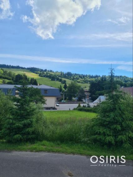 Slnečný pozemok na výstavbu rodinného domu v centre obce