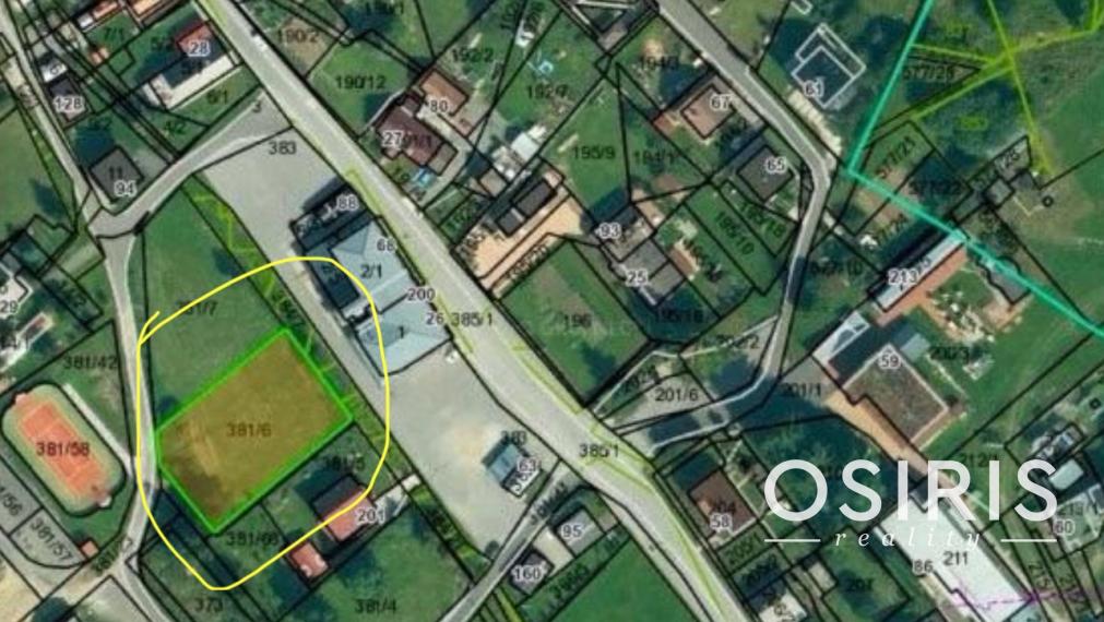 Slnečný pozemok na výstavbu rodinného domu v centre obce