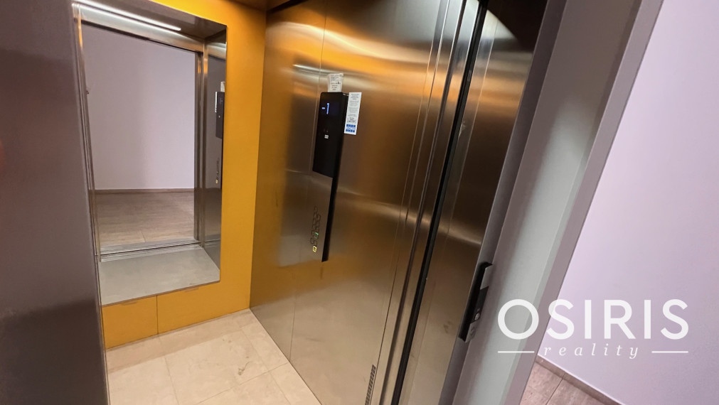 Rezervované: Klimatizovaný 2i byt s balkónom, novostavba 2019, parkovacie miesto