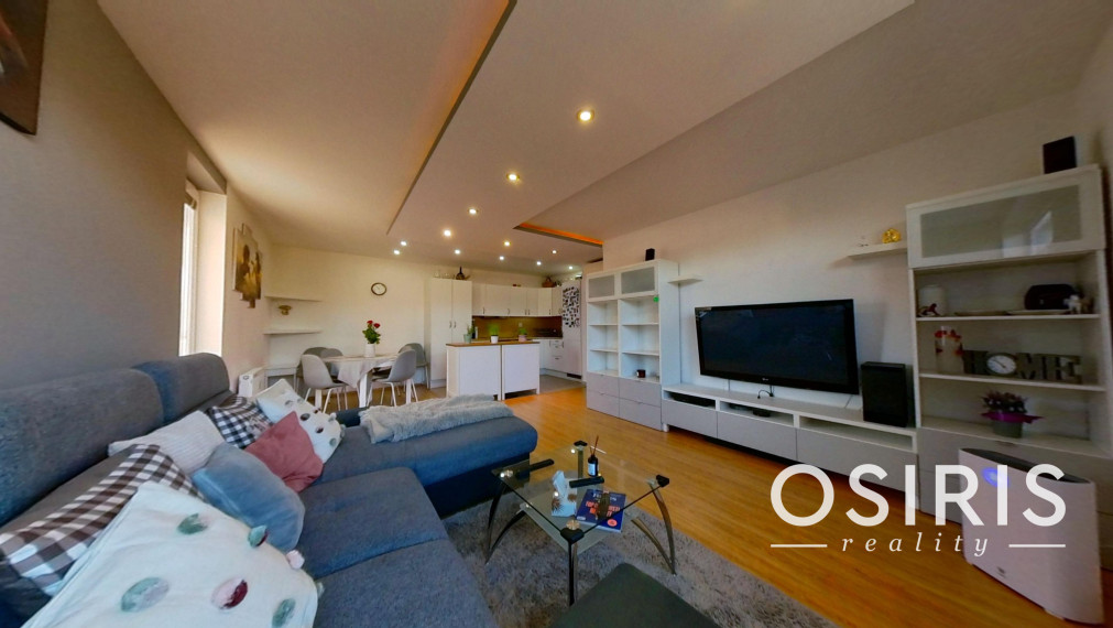 Klimatizovaný 3i byt, 2x balkón, kolaudácia r. 2009, 2x parkovacie miesto v garáži