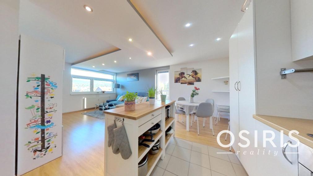 Klimatizovaný 3i byt, 2x balkón, kolaudácia r. 2009, 2x parkovacie miesto v garáži