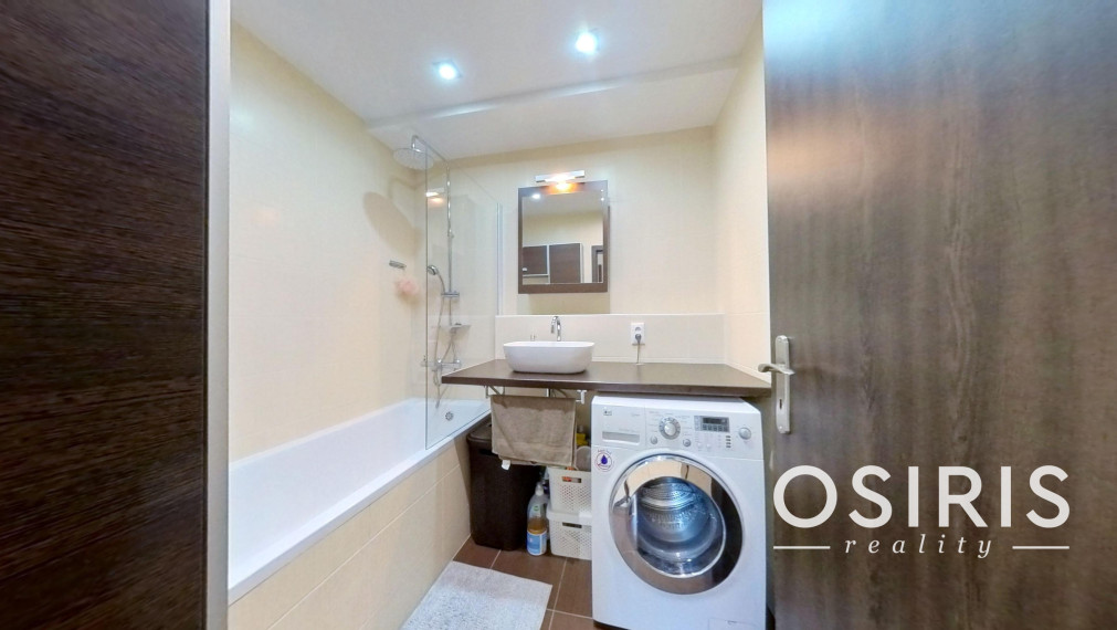 Klimatizovaný 3i byt, 2x balkón, kolaudácia r. 2009, 2x parkovacie miesto v garáži