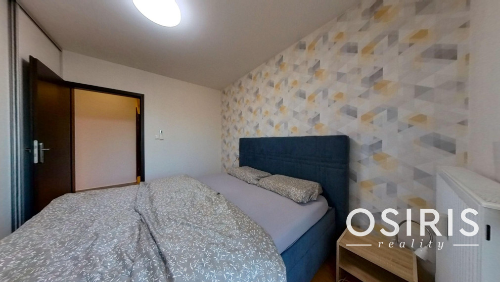 Klimatizovaný 3i byt, 2x balkón, kolaudácia r. 2009, 2x parkovacie miesto v garáži